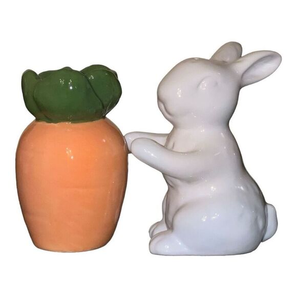 Spring bunny with carrot salt and pepper shaker - Picture 1 of 2